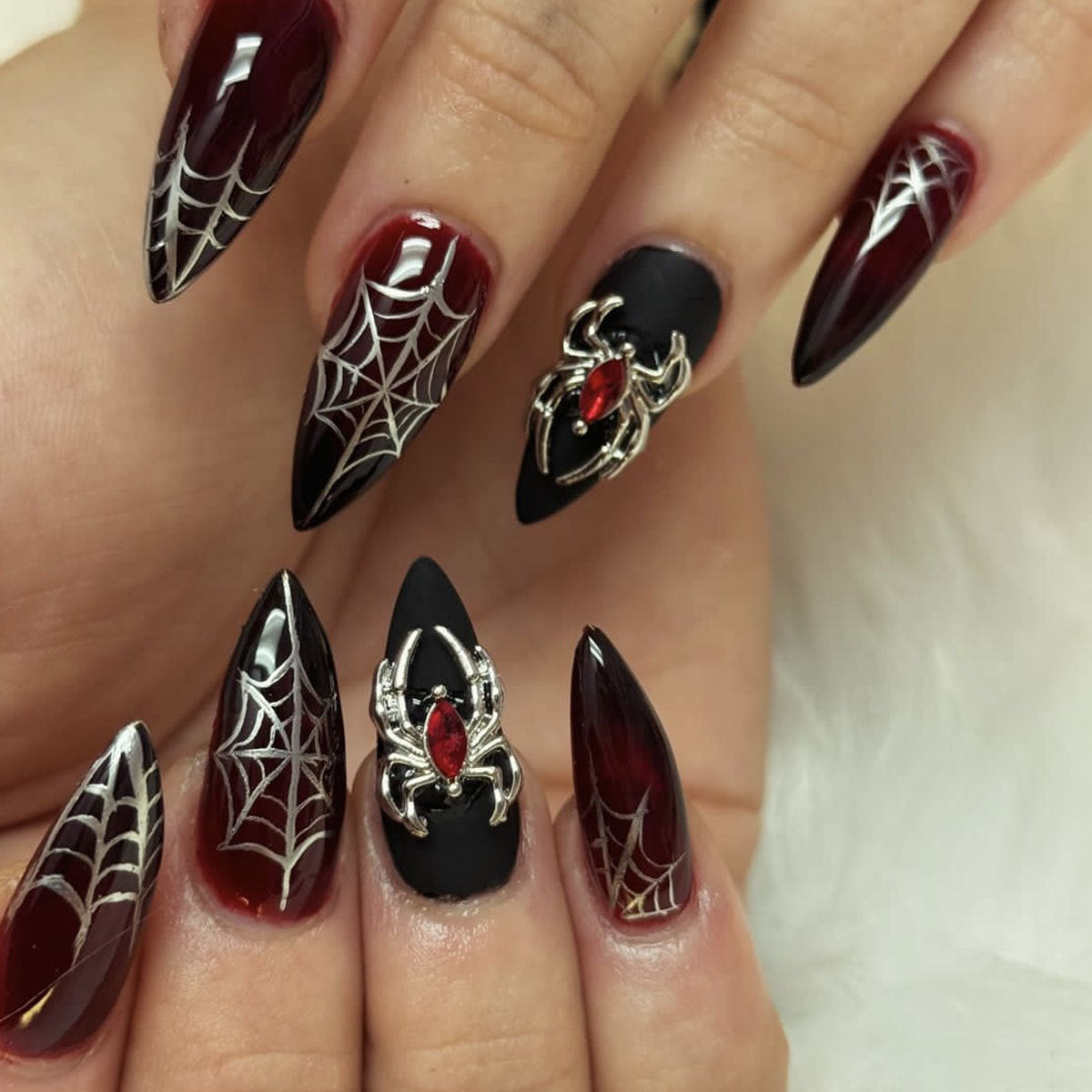 24pcs/Set Halloween Black-Red Gradient Spider Web Medium Almond Press On Nails