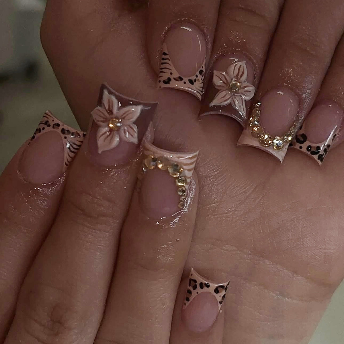 24pcs/Set Short Square Leopard French Print 3D Floral Press On Nails